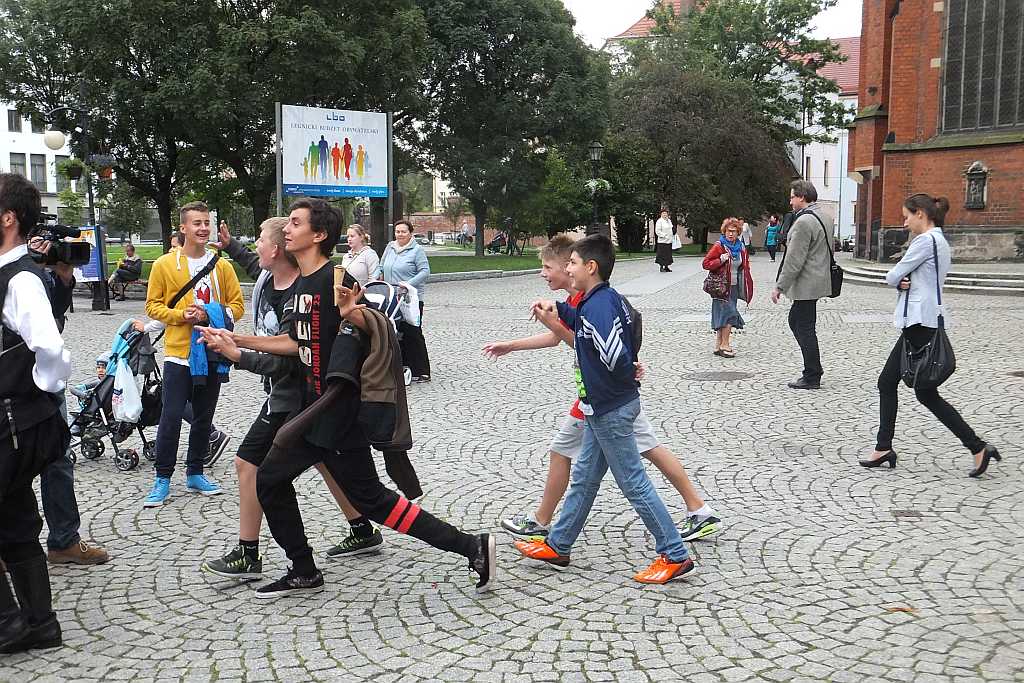 Taneczny flashmob w sercu Legnicy