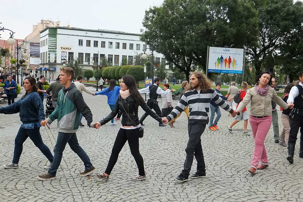 Taneczny flashmob w sercu Legnicy