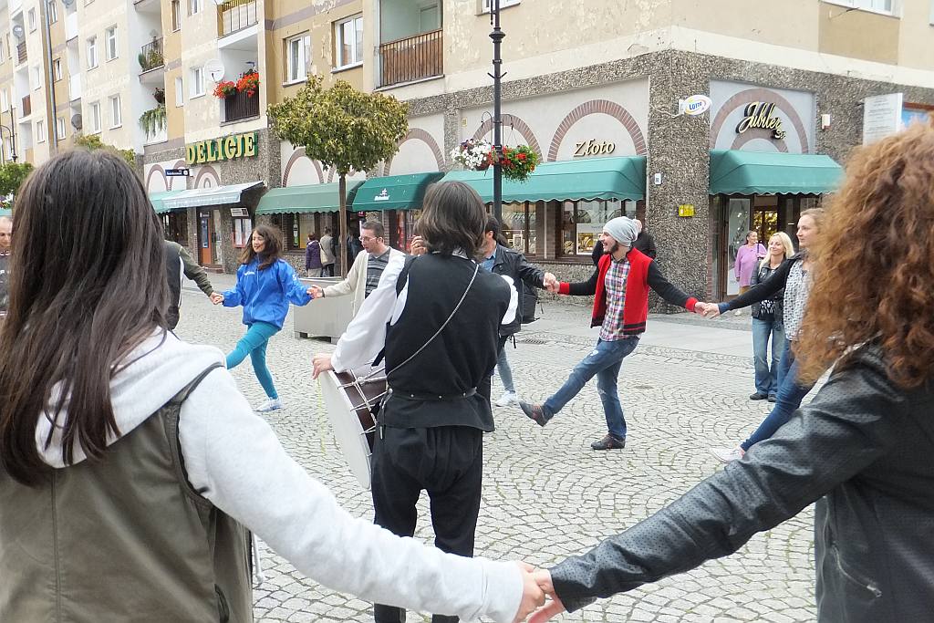Taneczny flashmob w sercu Legnicy