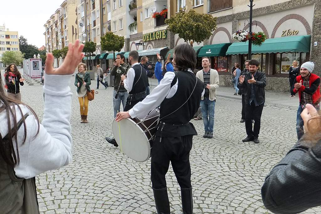 Taneczny flashmob w sercu Legnicy