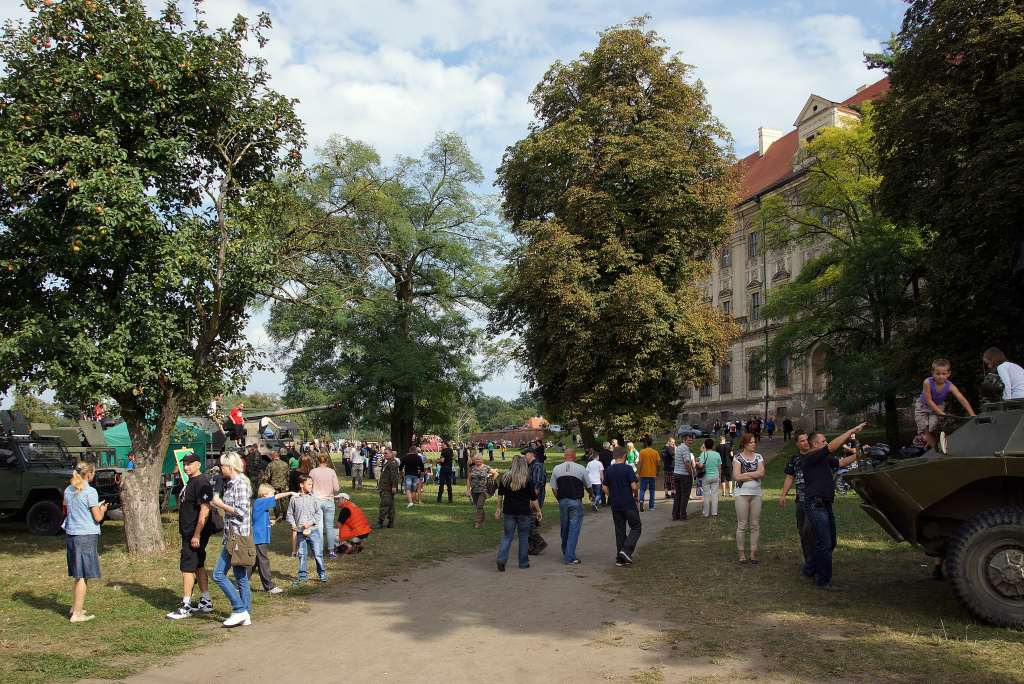 Wrogie wojska pod klasztorem w Lubiążu