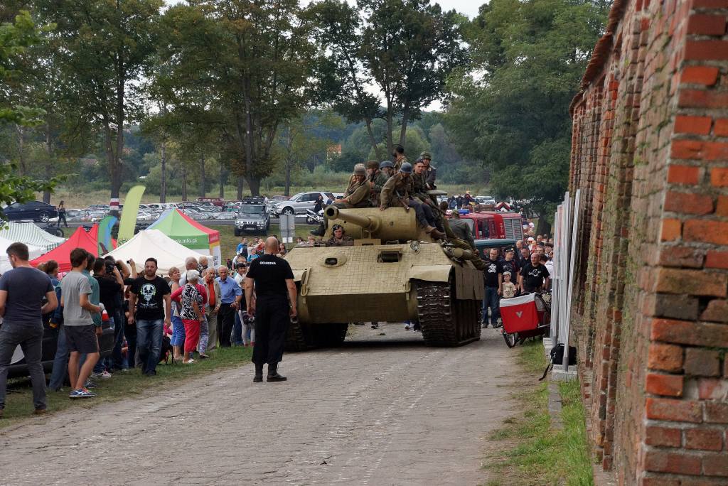 Wrogie wojska pod klasztorem w Lubiążu