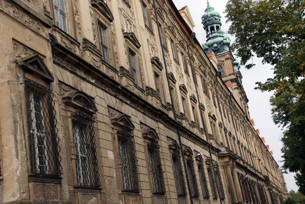 Wrogie wojska pod klasztorem w Lubiążu
