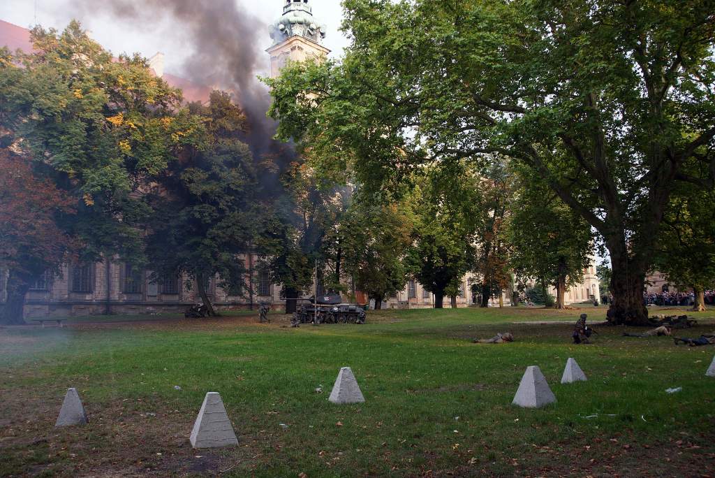 Wrogie wojska pod klasztorem w Lubiążu