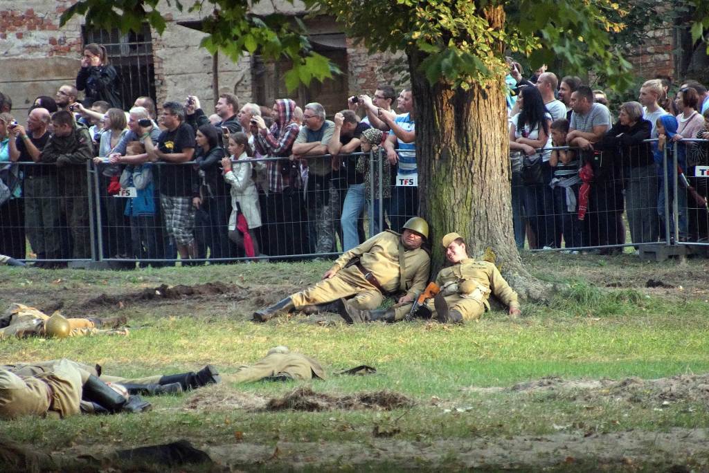Wrogie wojska pod klasztorem w Lubiążu