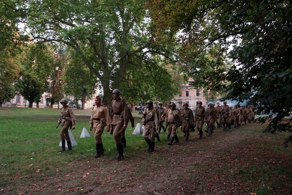 Wrogie wojska pod klasztorem w Lubiążu