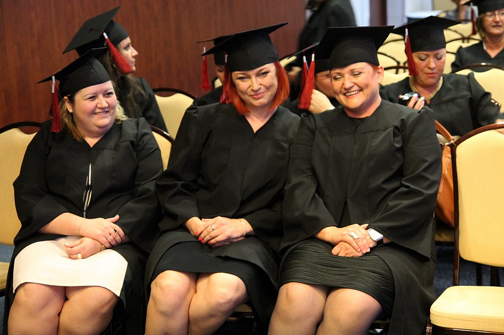 Absolwenci WSM odebrali swoje dyplomy