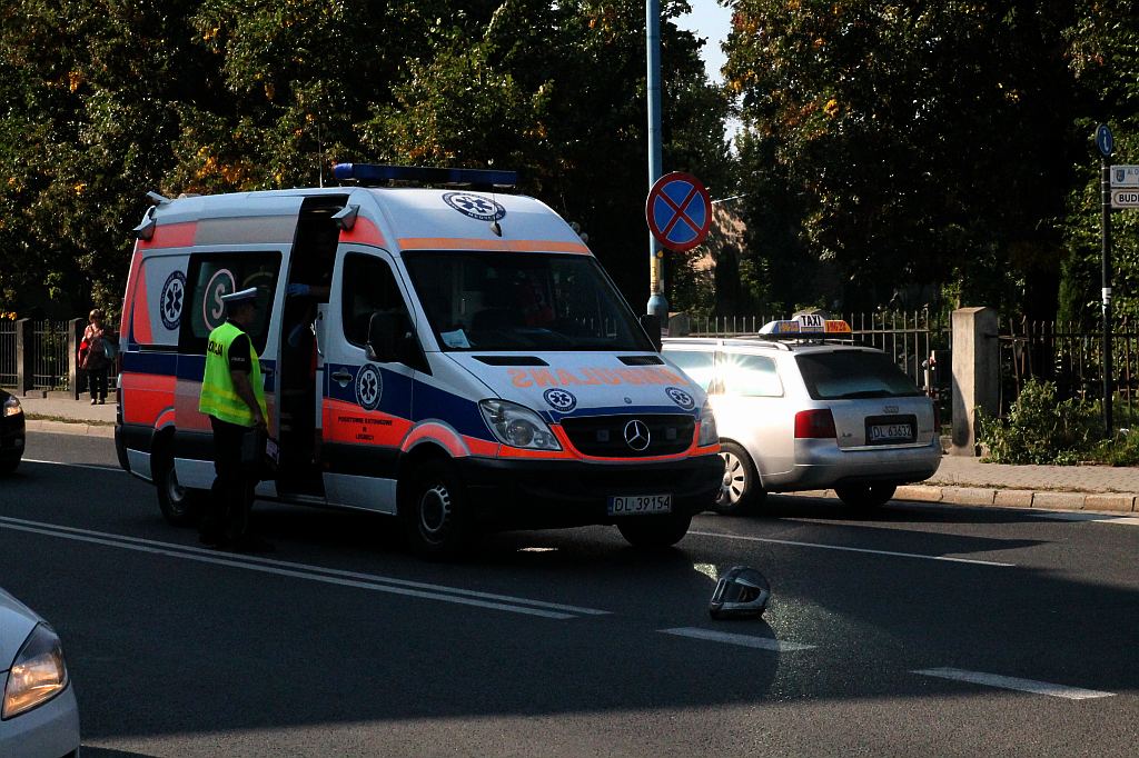 Zderzenie motocyklisty z osobówką