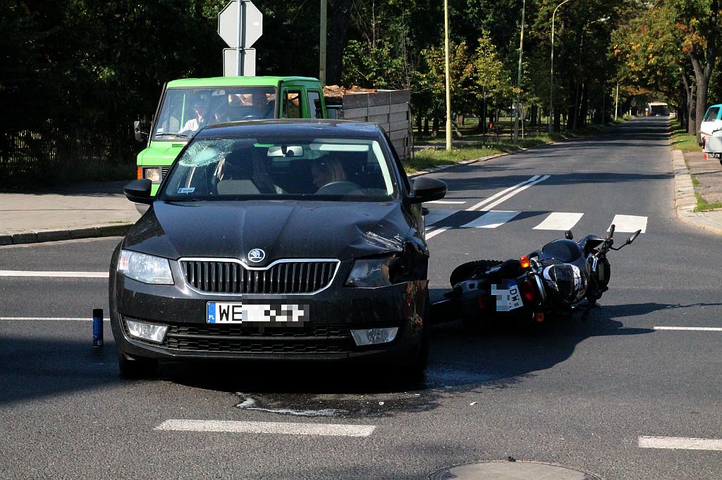 Zderzenie motocyklisty z osobówką
