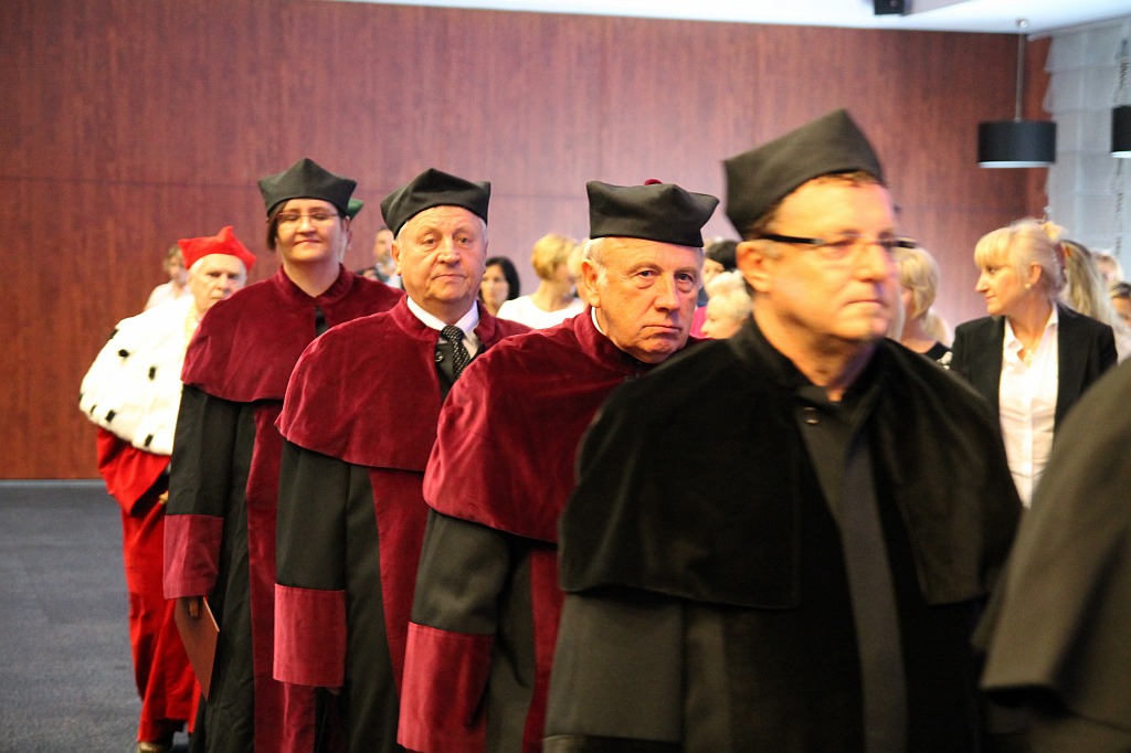 Absolwenci WSM odebrali swoje dyplomy