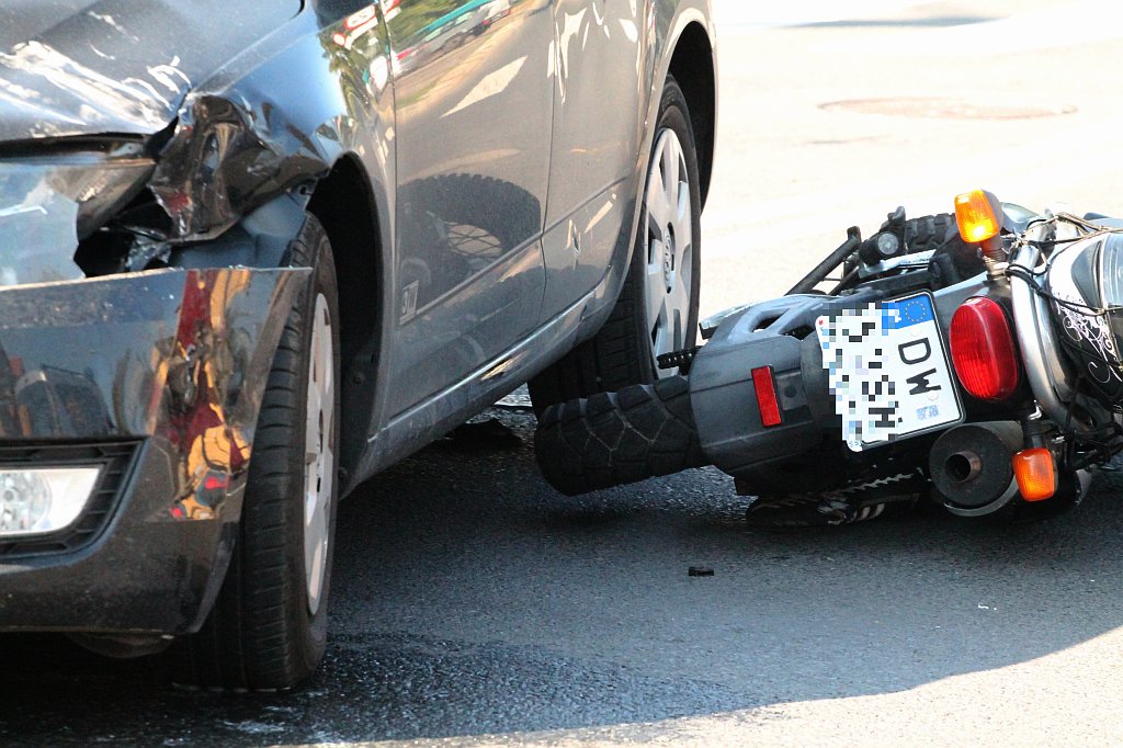 Zderzenie motocyklisty z osobówką