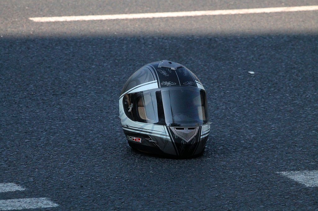 Zderzenie motocyklisty z osobówką