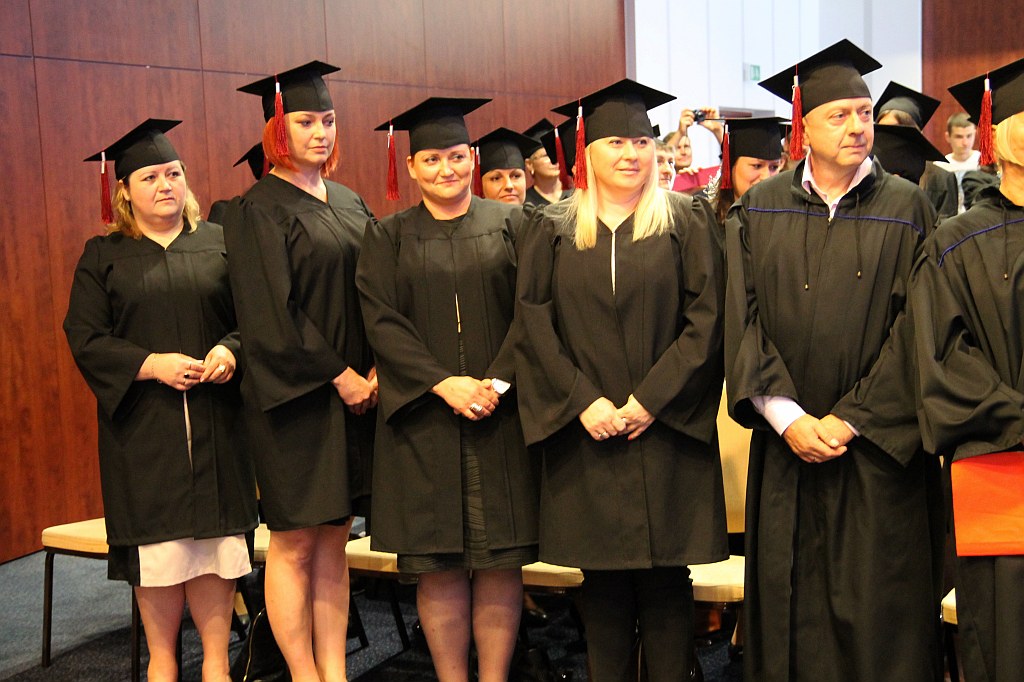 Absolwenci WSM odebrali swoje dyplomy