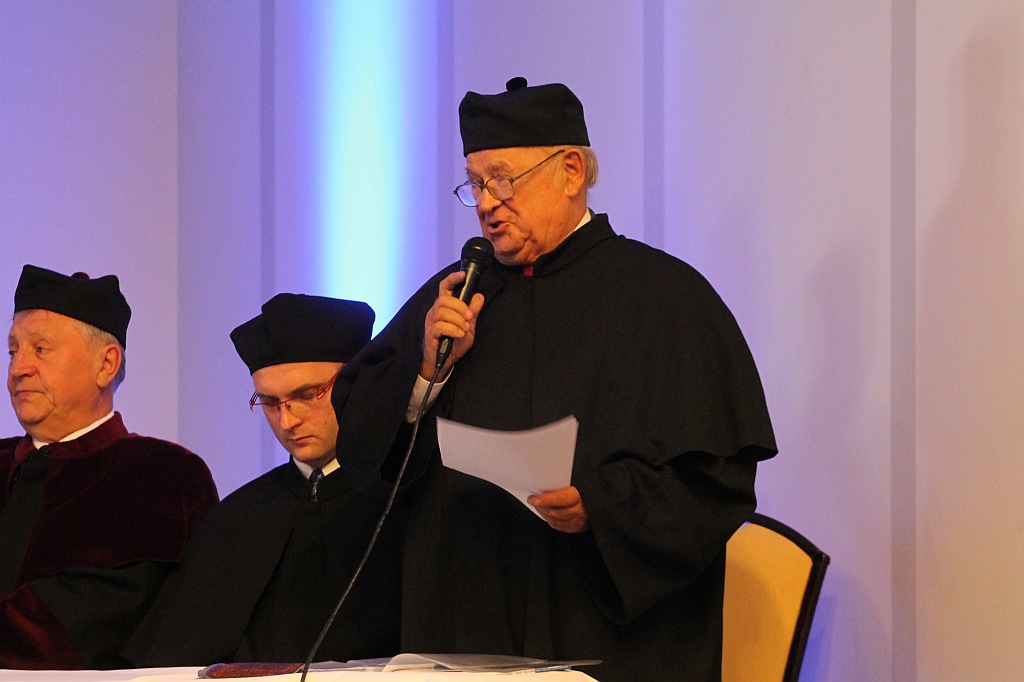 Absolwenci WSM odebrali swoje dyplomy