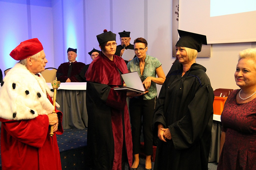 Absolwenci WSM odebrali swoje dyplomy