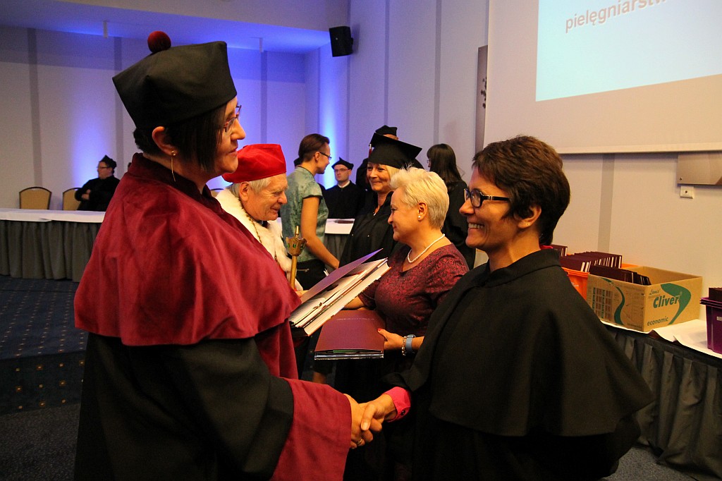 Absolwenci WSM odebrali swoje dyplomy