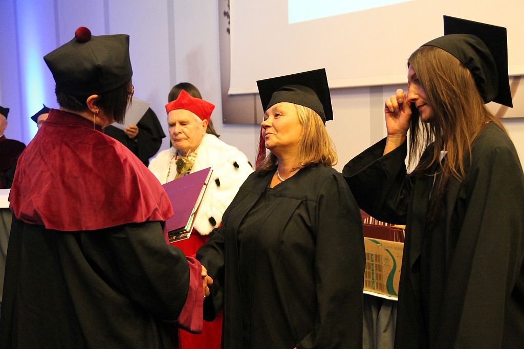 Absolwenci WSM odebrali swoje dyplomy