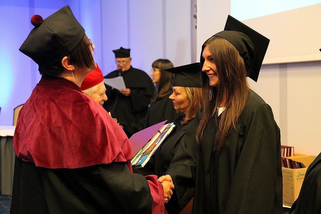 Absolwenci WSM odebrali swoje dyplomy