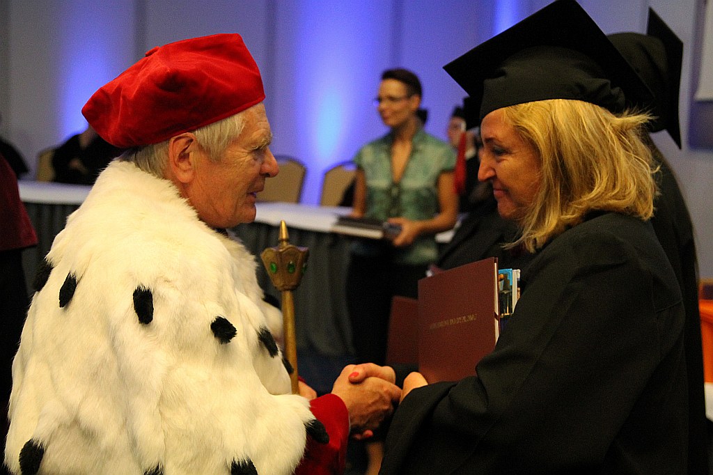 Absolwenci WSM odebrali swoje dyplomy