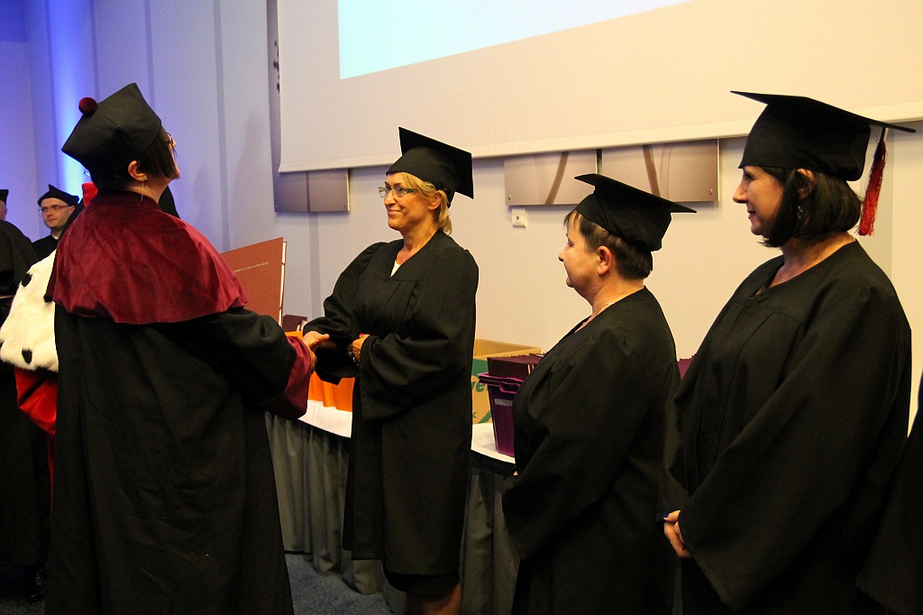 Absolwenci WSM odebrali swoje dyplomy