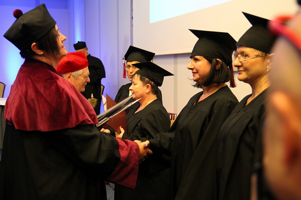 Absolwenci WSM odebrali swoje dyplomy