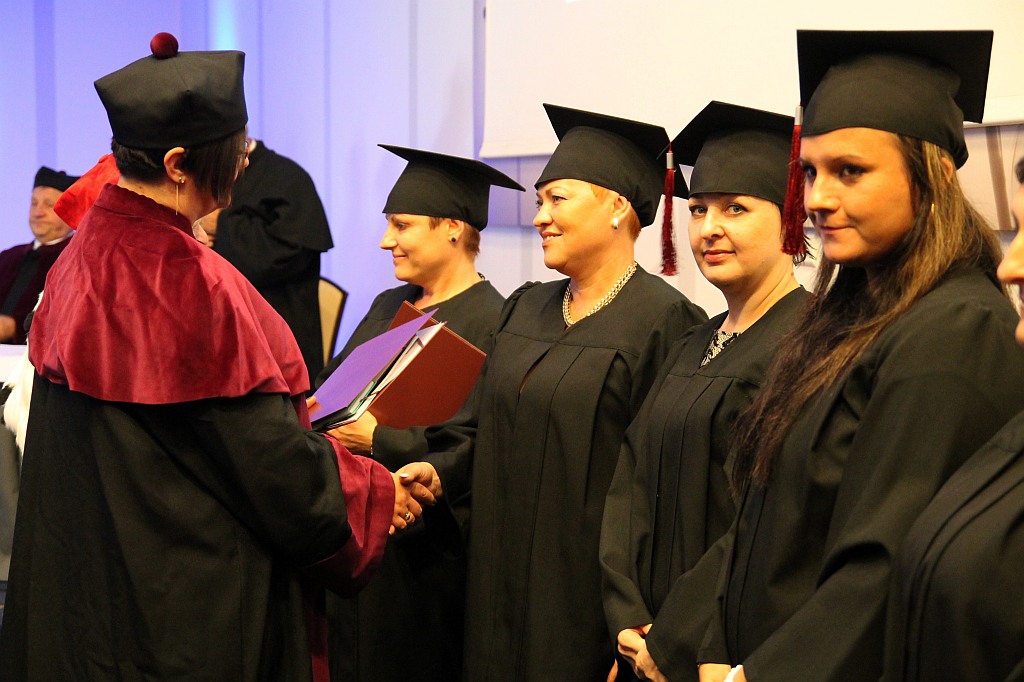 Absolwenci WSM odebrali swoje dyplomy