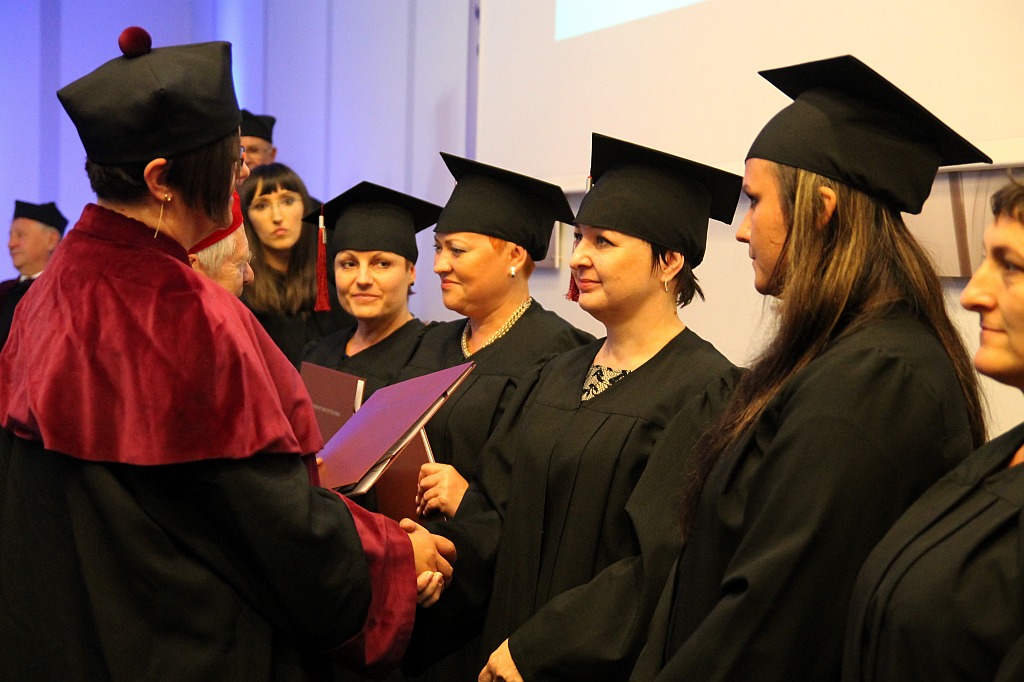 Absolwenci WSM odebrali swoje dyplomy