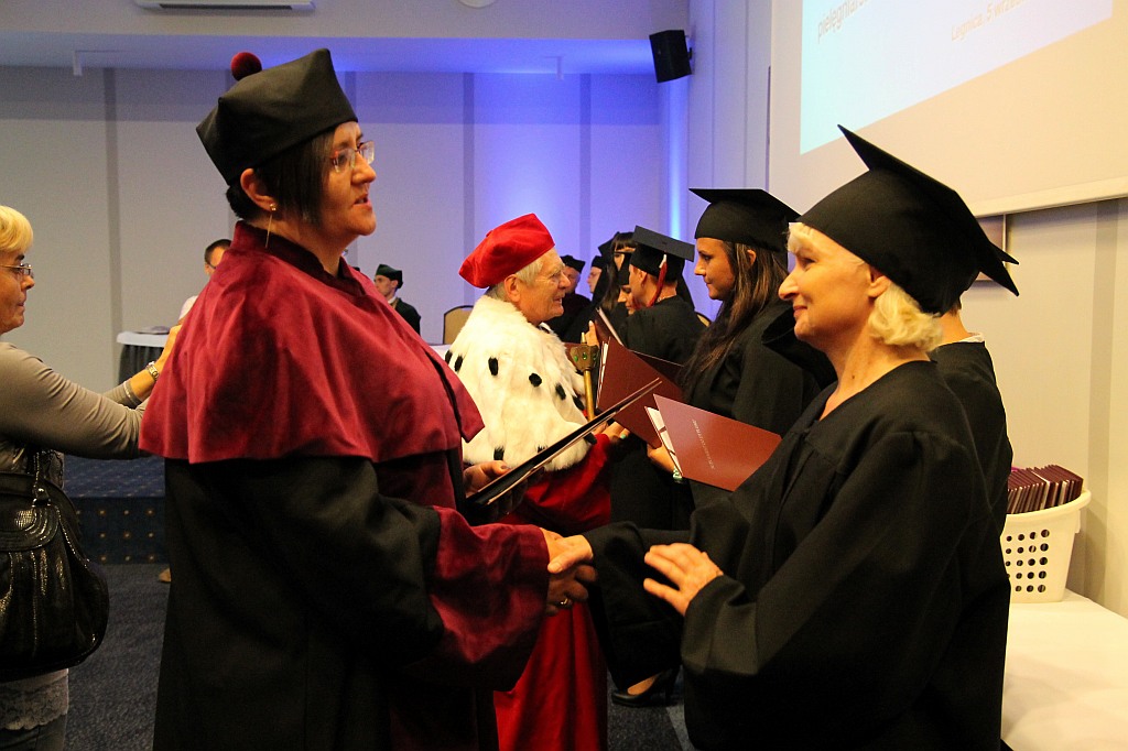 Absolwenci WSM odebrali swoje dyplomy