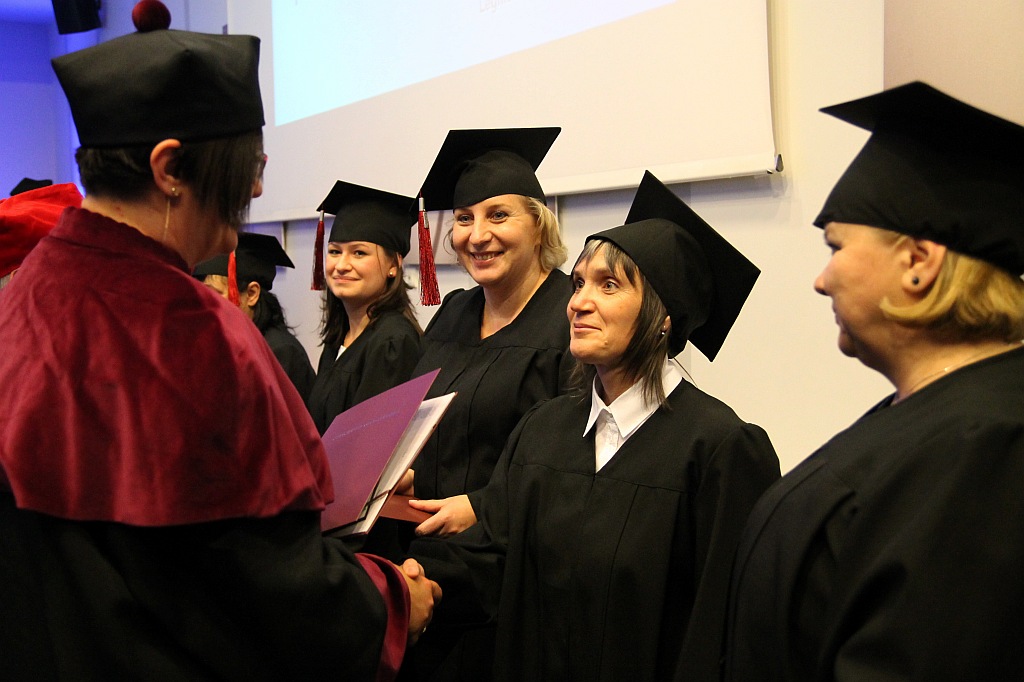 Absolwenci WSM odebrali swoje dyplomy