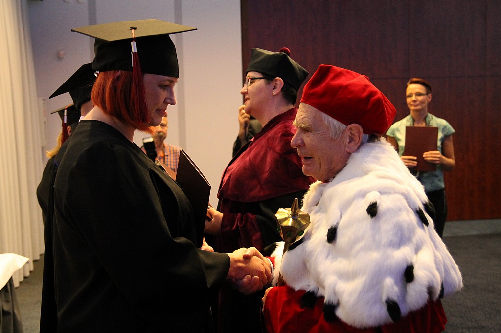 Absolwenci WSM odebrali swoje dyplomy