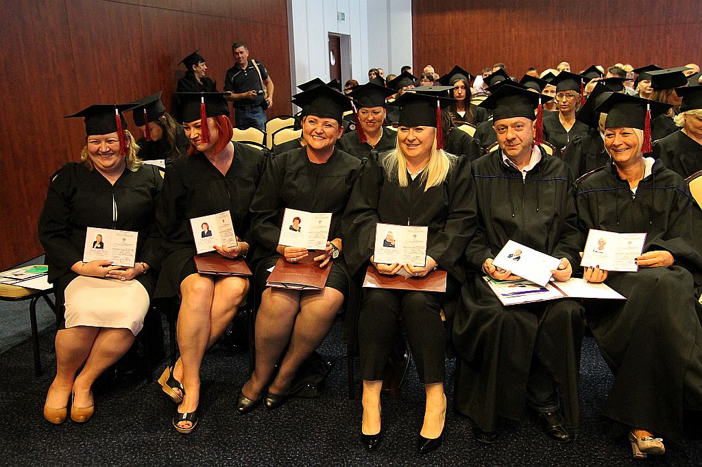 Absolwenci WSM odebrali swoje dyplomy