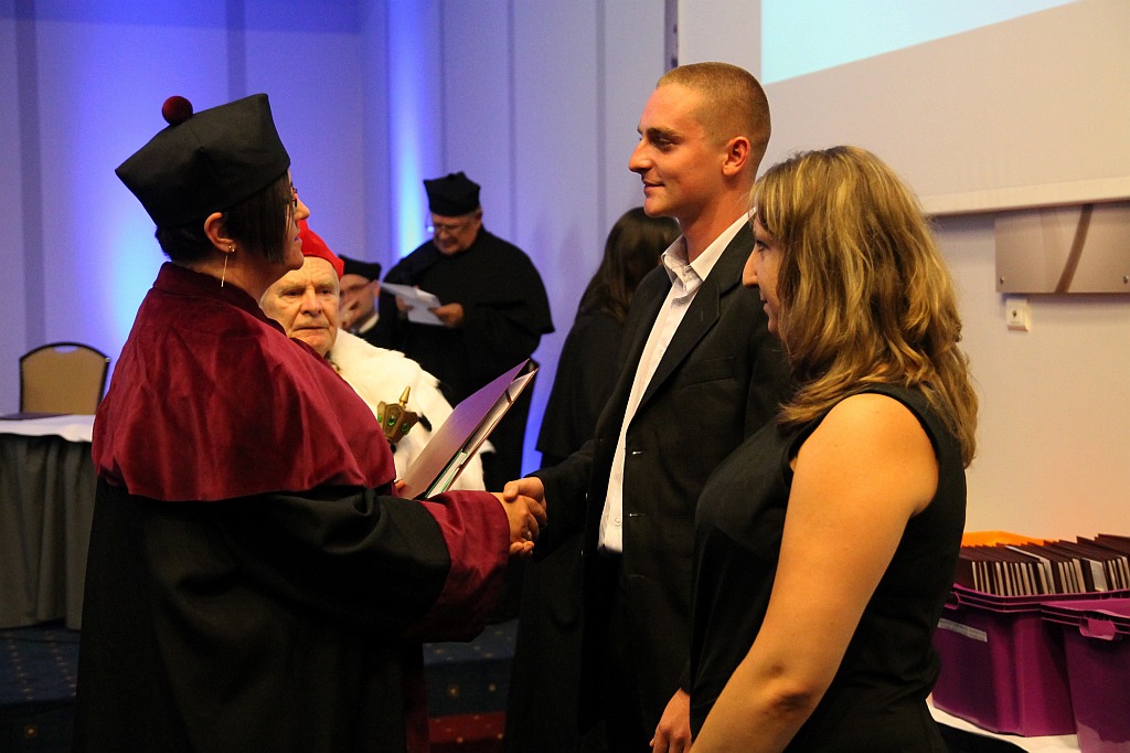 Absolwenci WSM odebrali swoje dyplomy