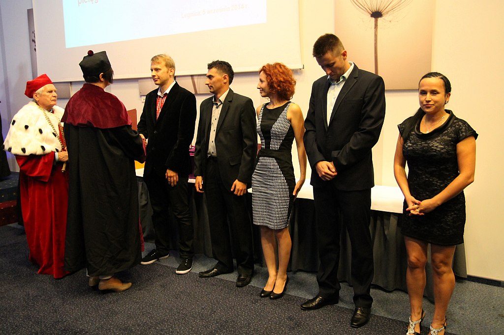 Absolwenci WSM odebrali swoje dyplomy