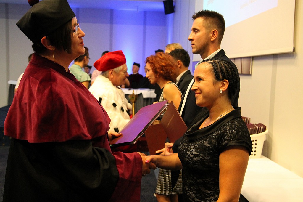 Absolwenci WSM odebrali swoje dyplomy