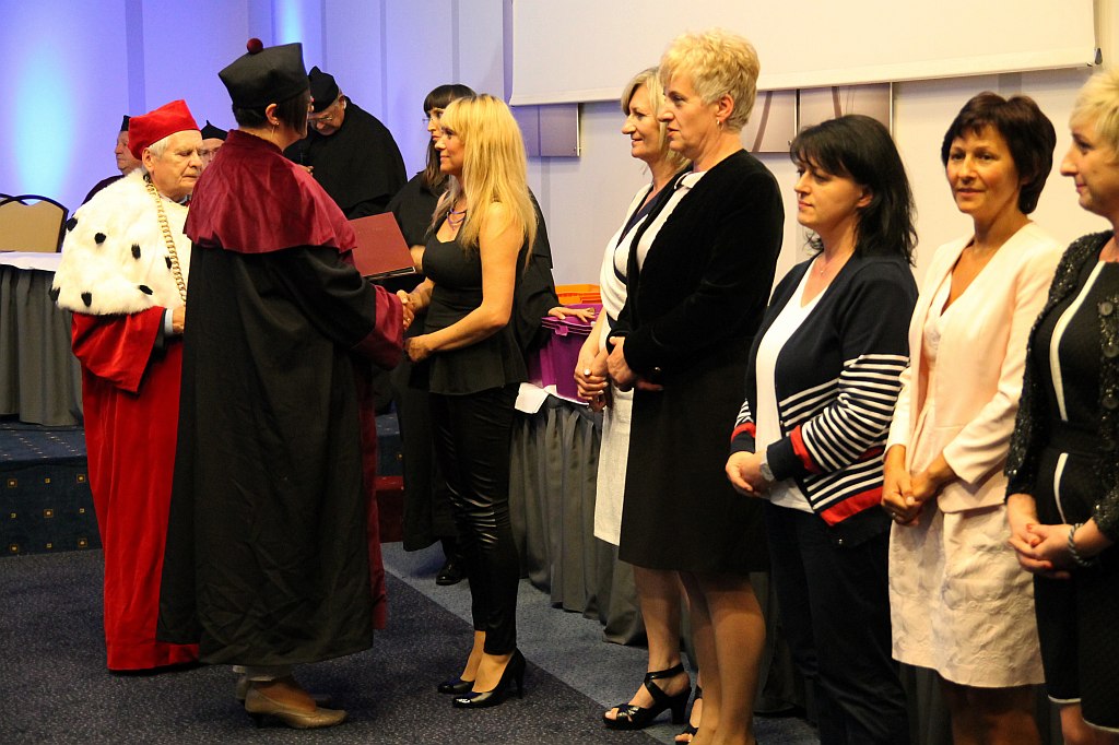 Absolwenci WSM odebrali swoje dyplomy