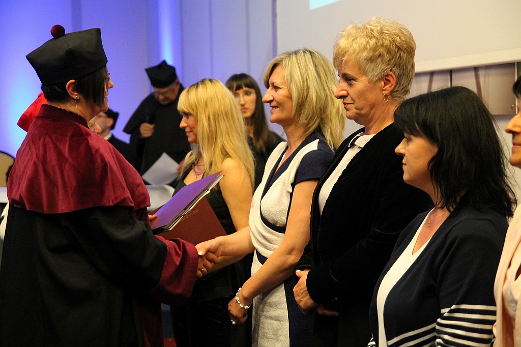 Absolwenci WSM odebrali swoje dyplomy