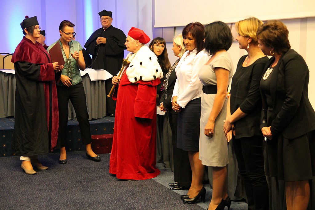 Absolwenci WSM odebrali swoje dyplomy