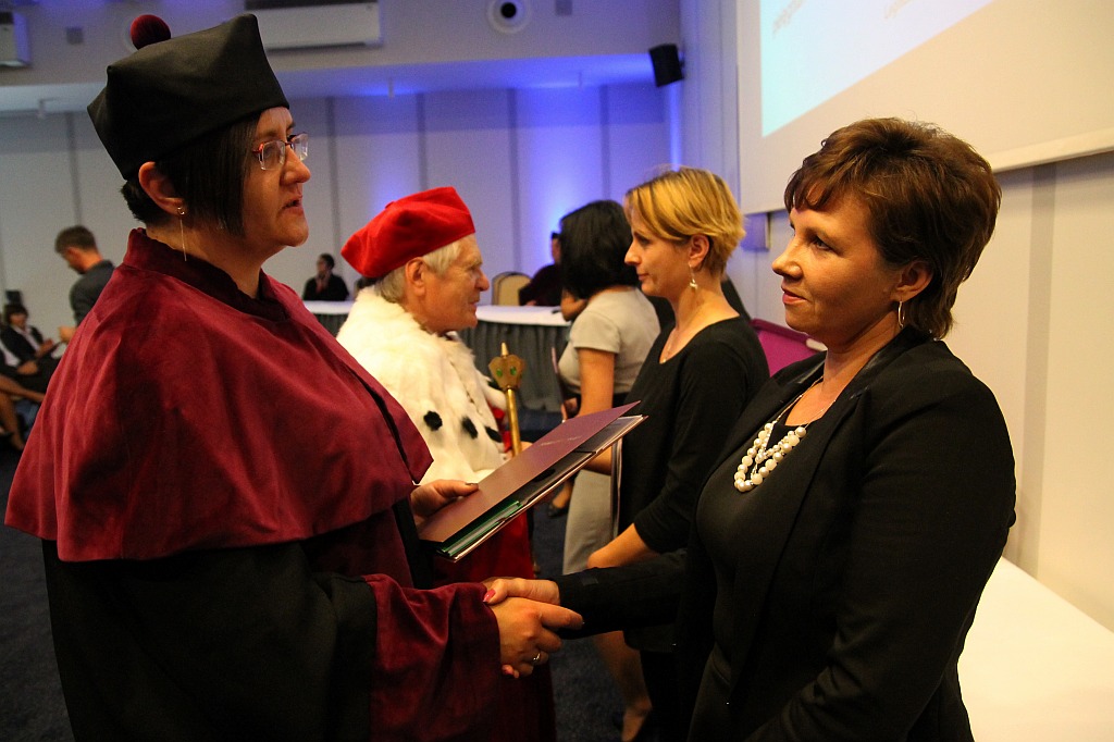 Absolwenci WSM odebrali swoje dyplomy