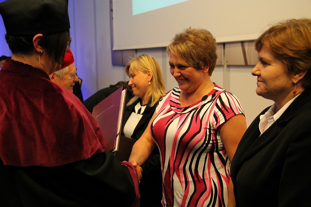 Absolwenci WSM odebrali swoje dyplomy