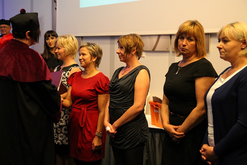 Absolwenci WSM odebrali swoje dyplomy