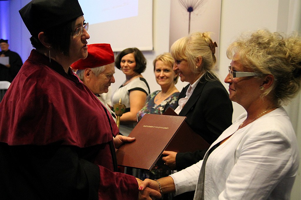 Absolwenci WSM odebrali swoje dyplomy