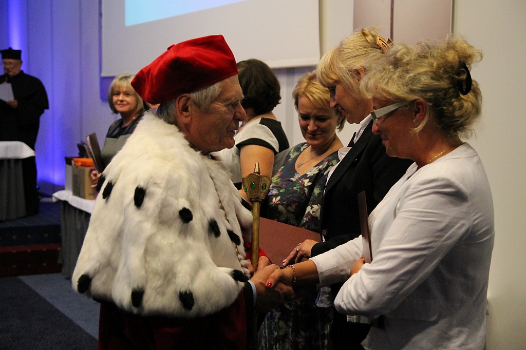 Absolwenci WSM odebrali swoje dyplomy