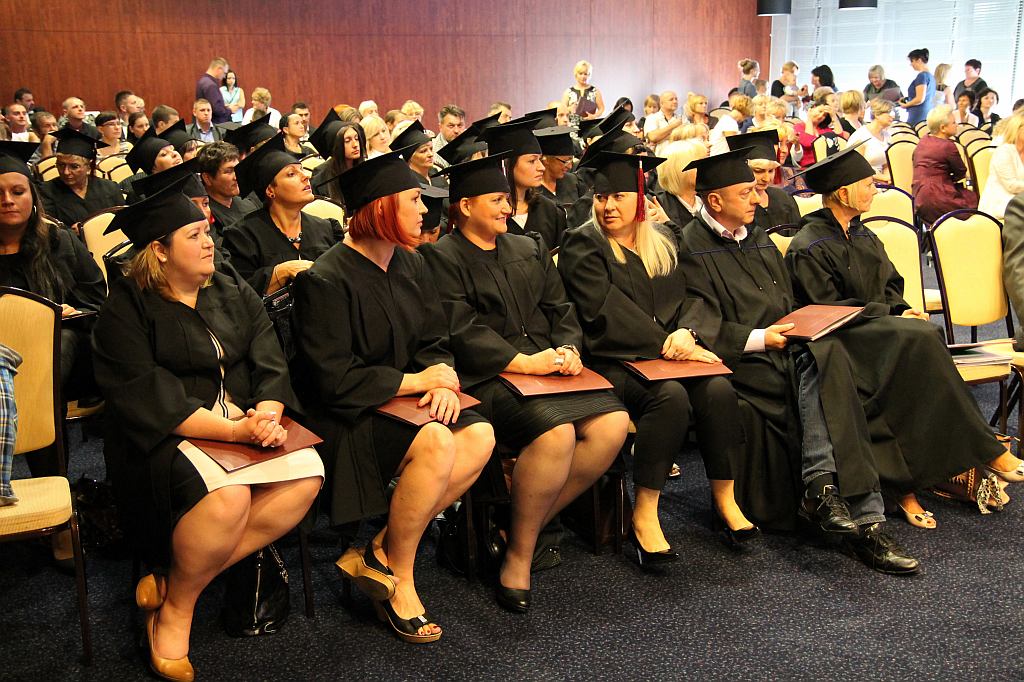 Absolwenci WSM odebrali swoje dyplomy