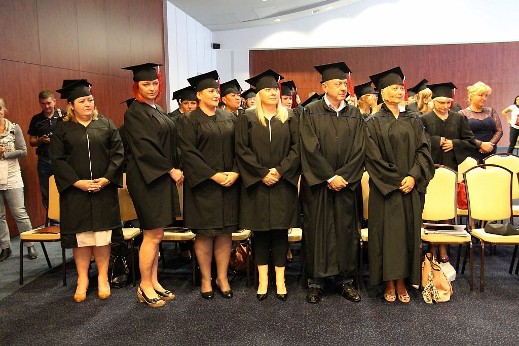 Absolwenci WSM odebrali swoje dyplomy