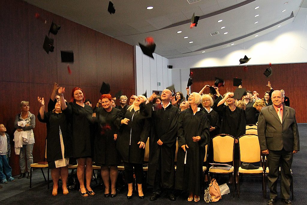 Absolwenci WSM odebrali swoje dyplomy