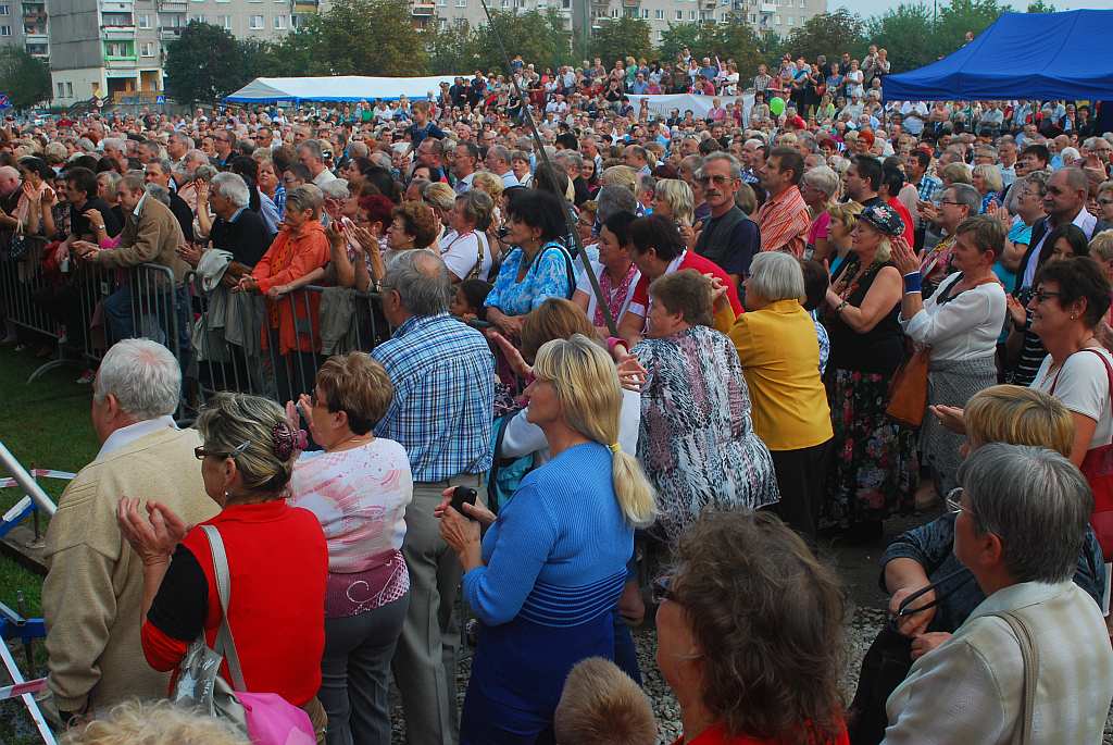 Wierni parafii na Piekarach świętowali cz1