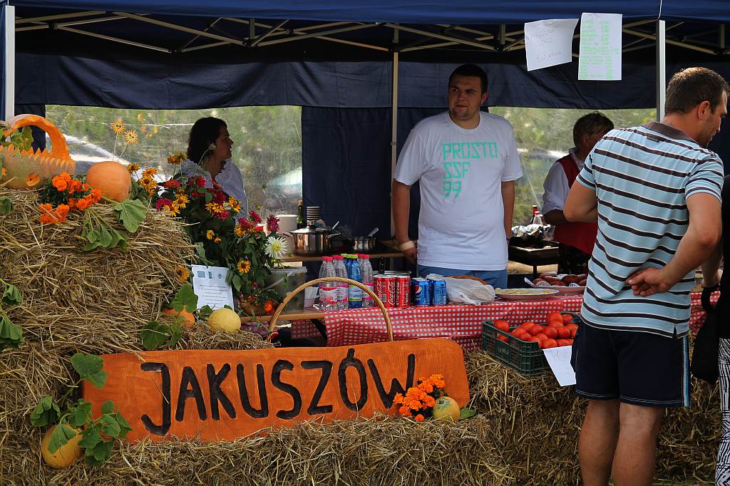 Ziemniaczane święto z welonem w tle