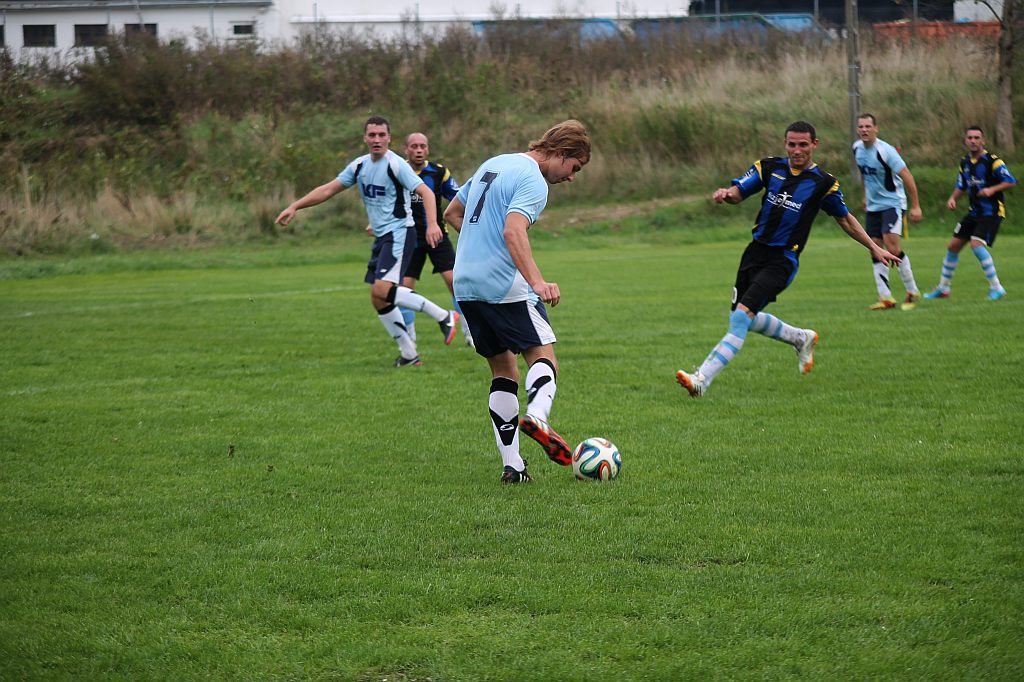 Klasa A: Błękitni - Dąb 0:2 (0:2)