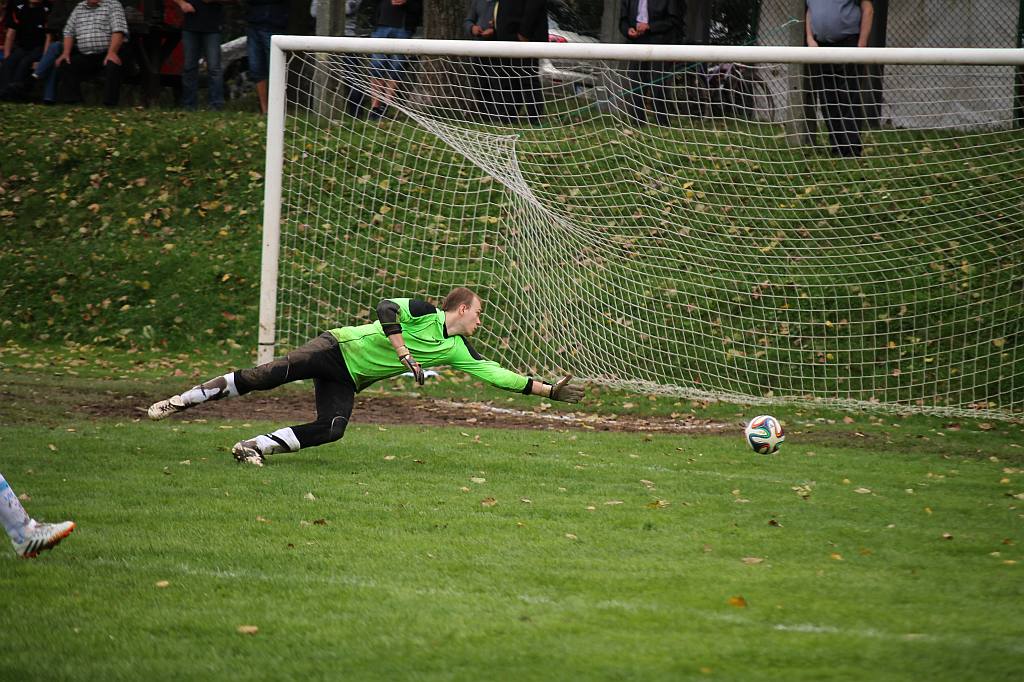 Klasa A: Błękitni - Dąb 0:2 (0:2)