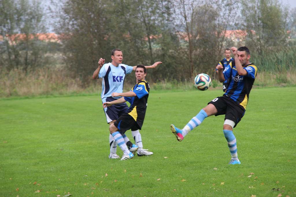 Klasa A: Błękitni - Dąb 0:2 (0:2)